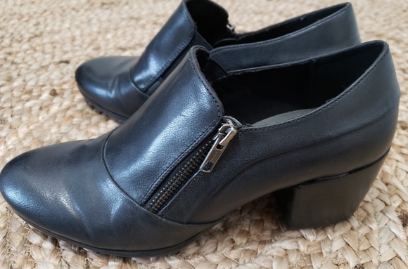 Baretraps Booties - Picture 2 of 3